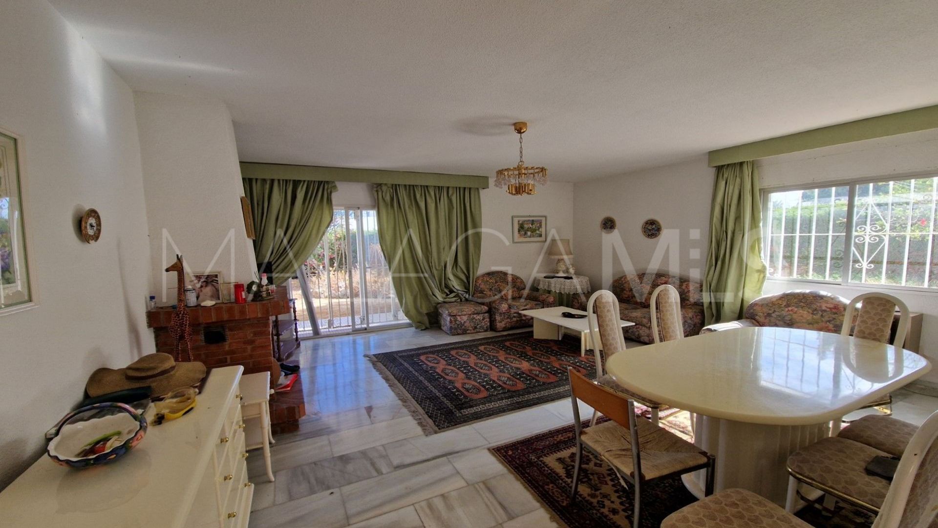 Villa for sale in Nueva Andalucia