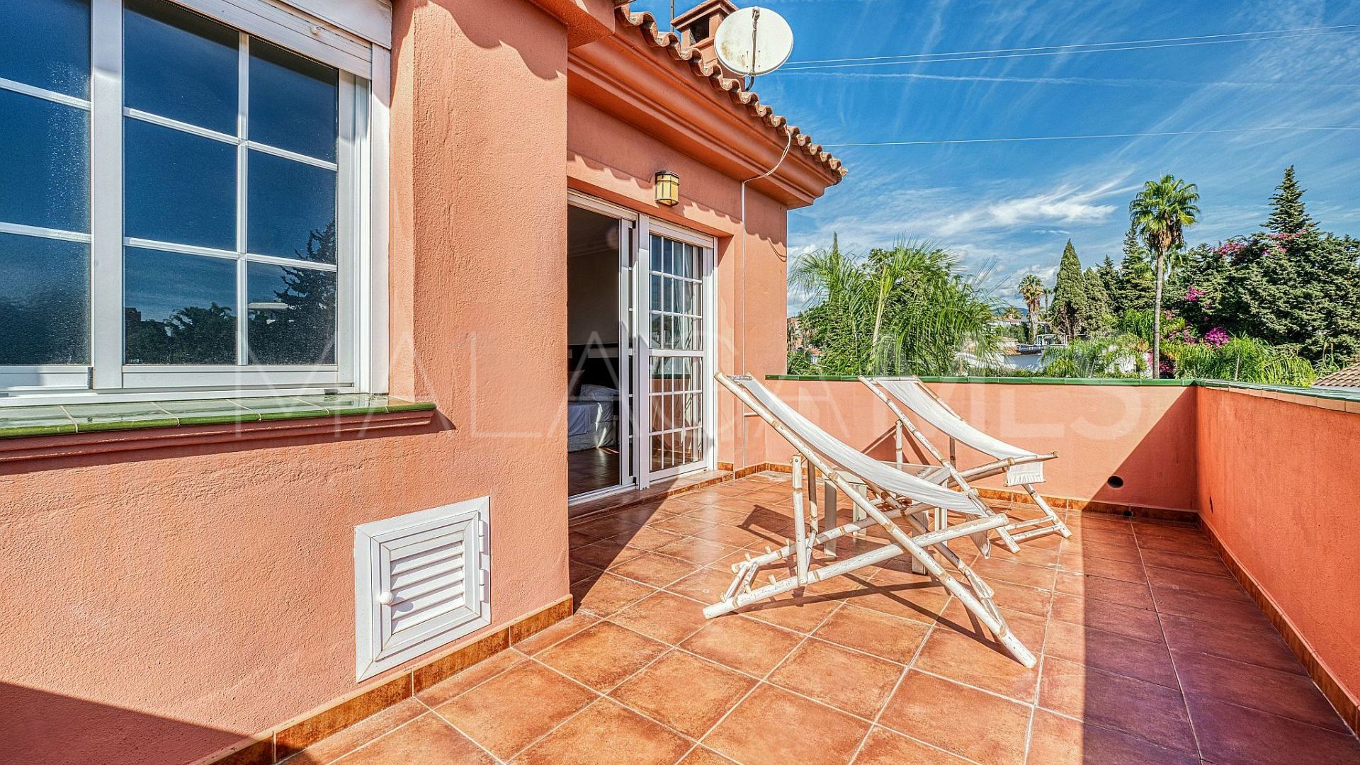Villa for sale in Nueva Andalucia