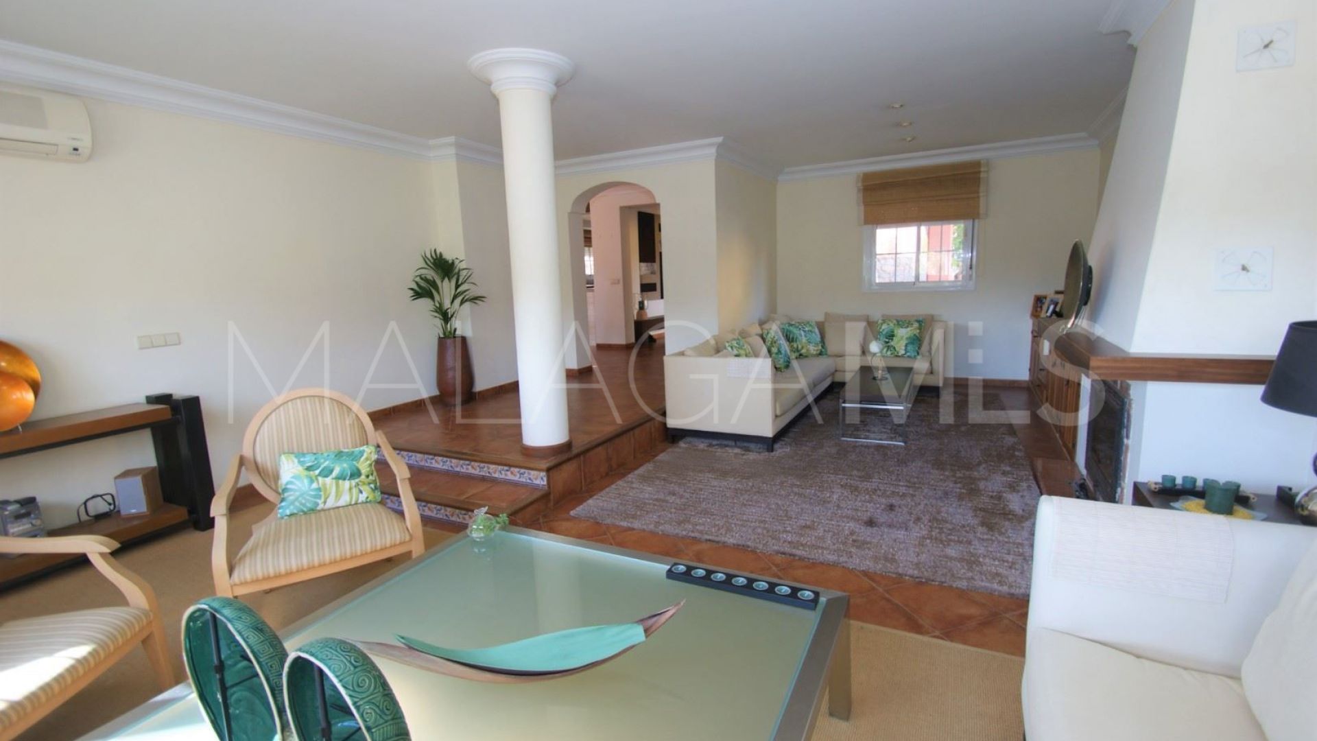 Villa for sale in Nueva Andalucia