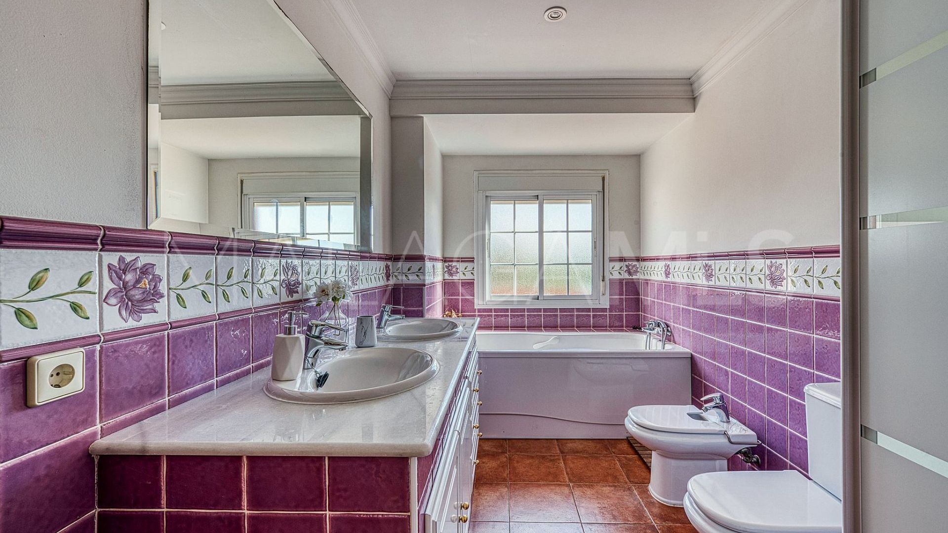 Villa for sale in Nueva Andalucia