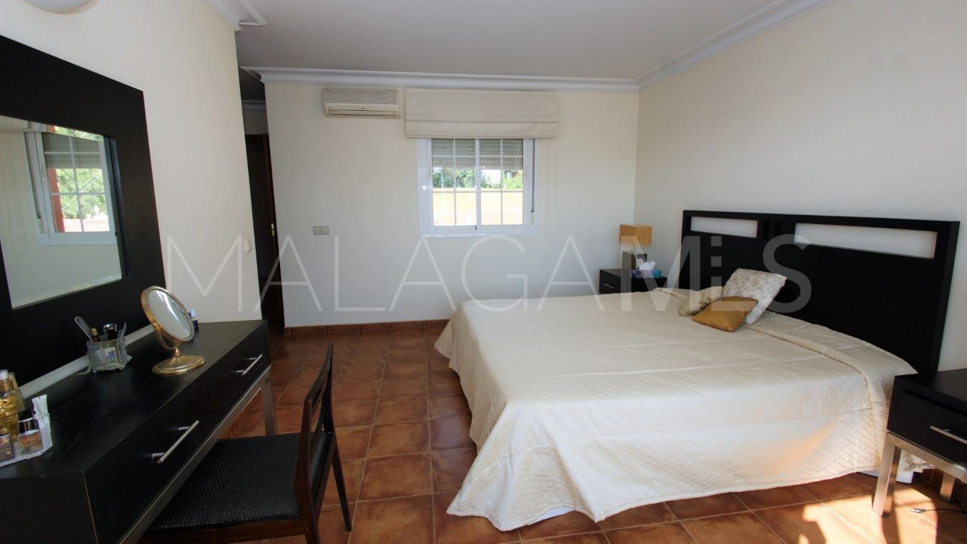 Villa for sale in Nueva Andalucia