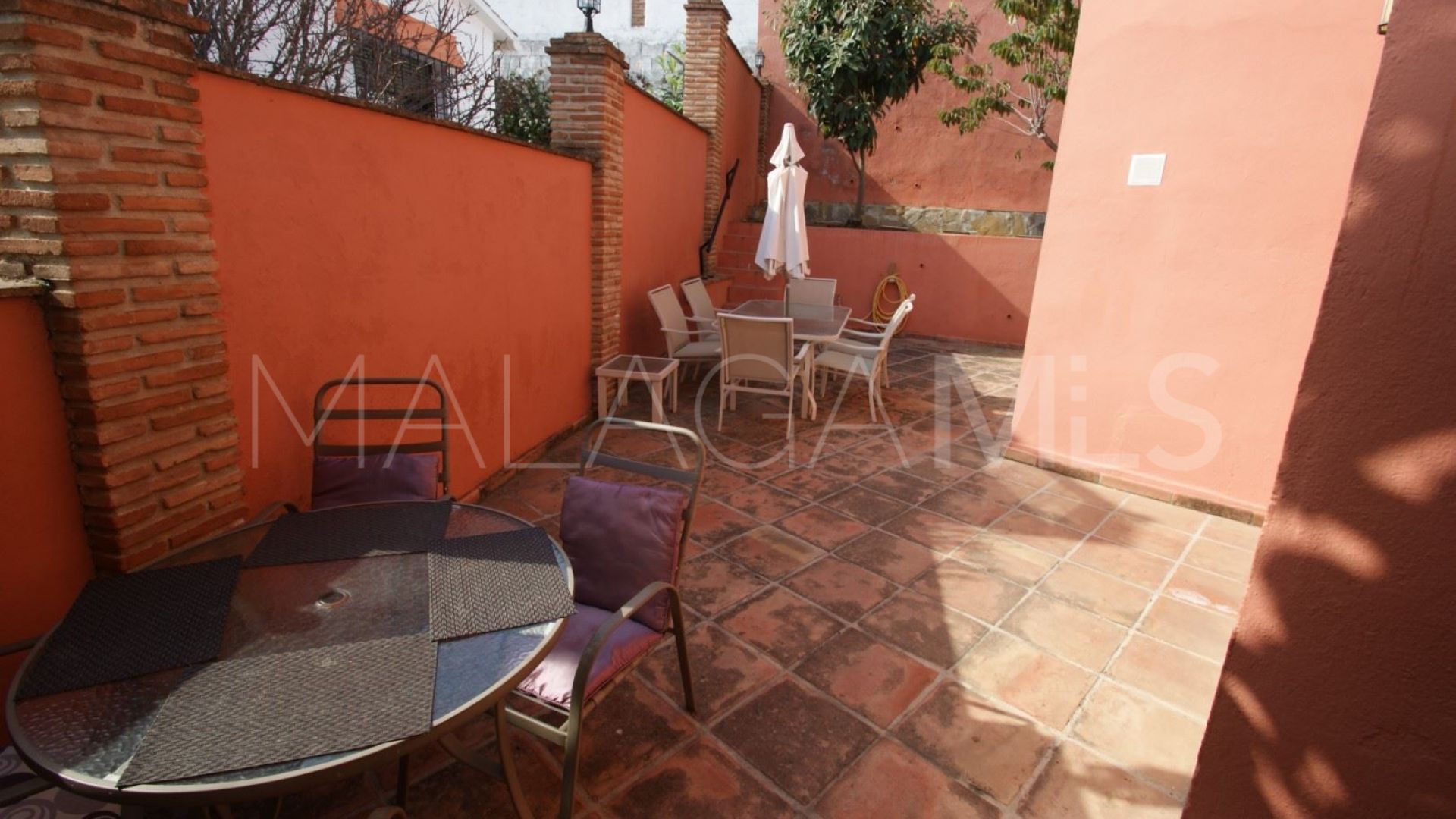 Villa for sale in Nueva Andalucia