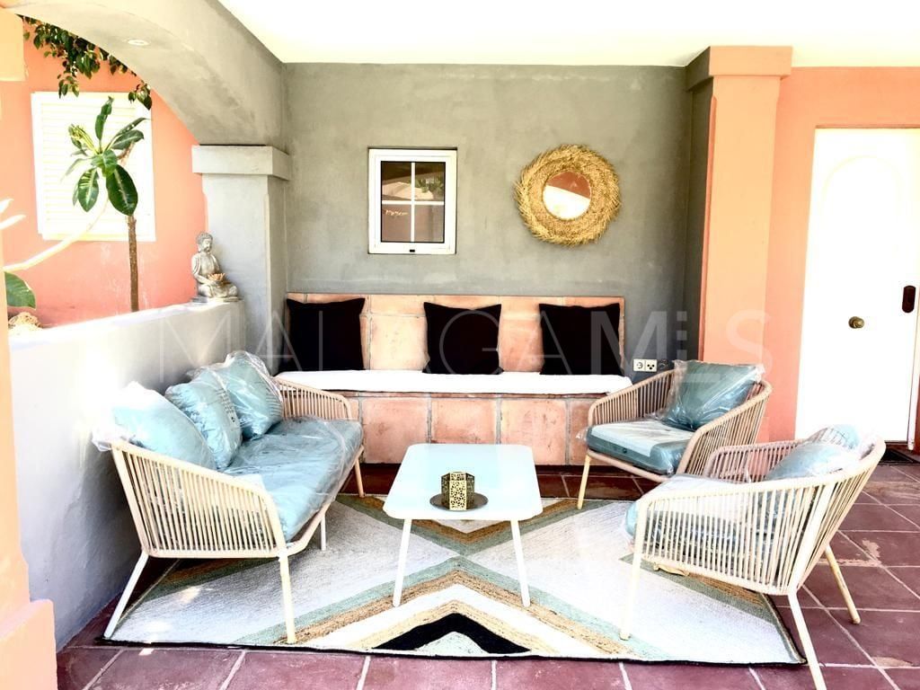 Villa for sale in Nueva Andalucia