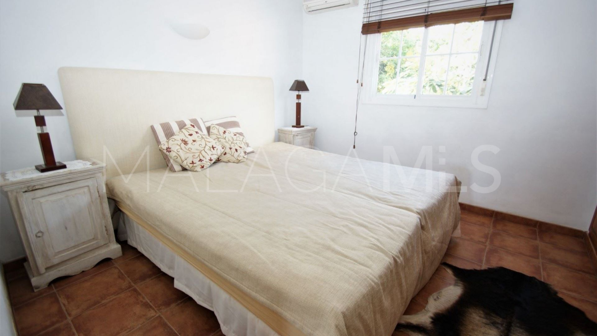 Villa for sale in Nueva Andalucia