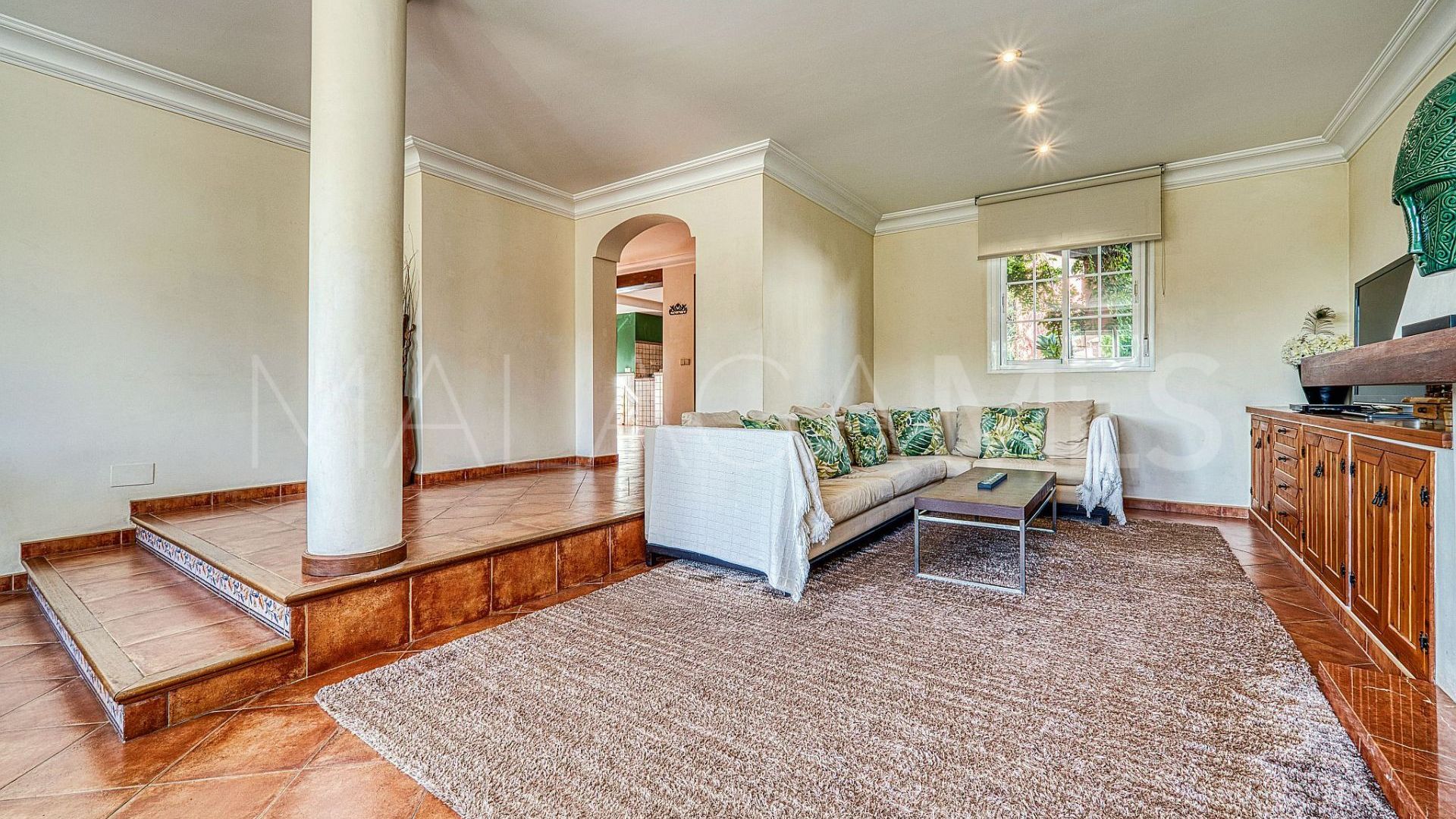 Villa for sale in Nueva Andalucia