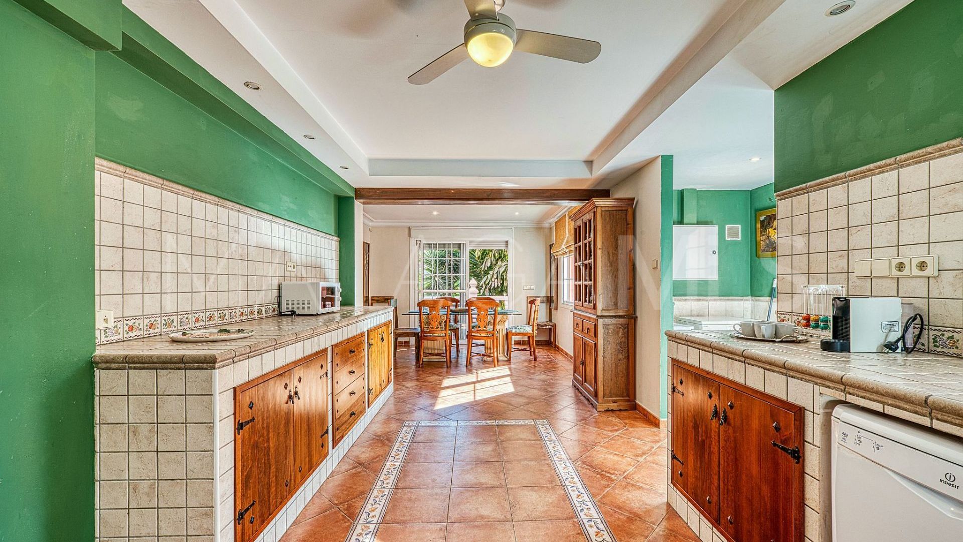 Villa for sale in Nueva Andalucia