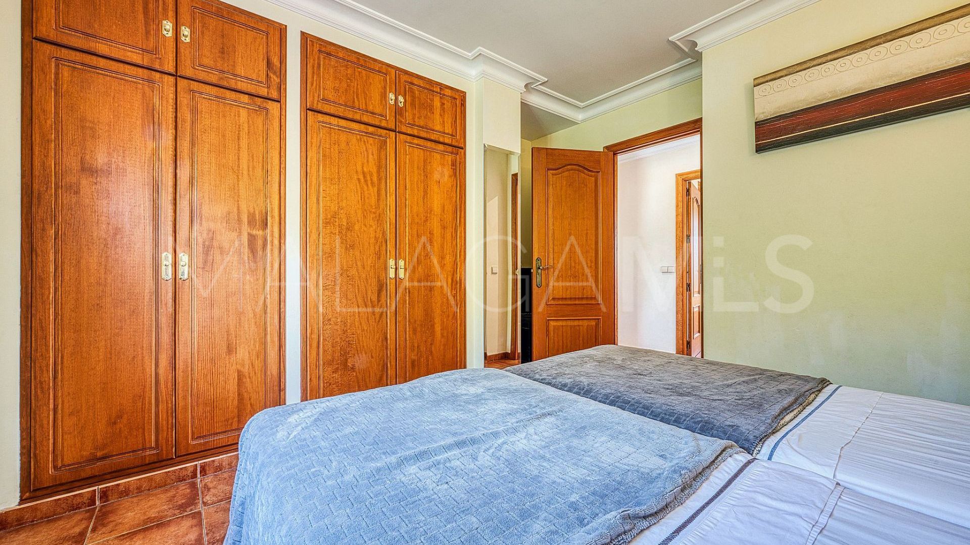 Villa for sale in Nueva Andalucia