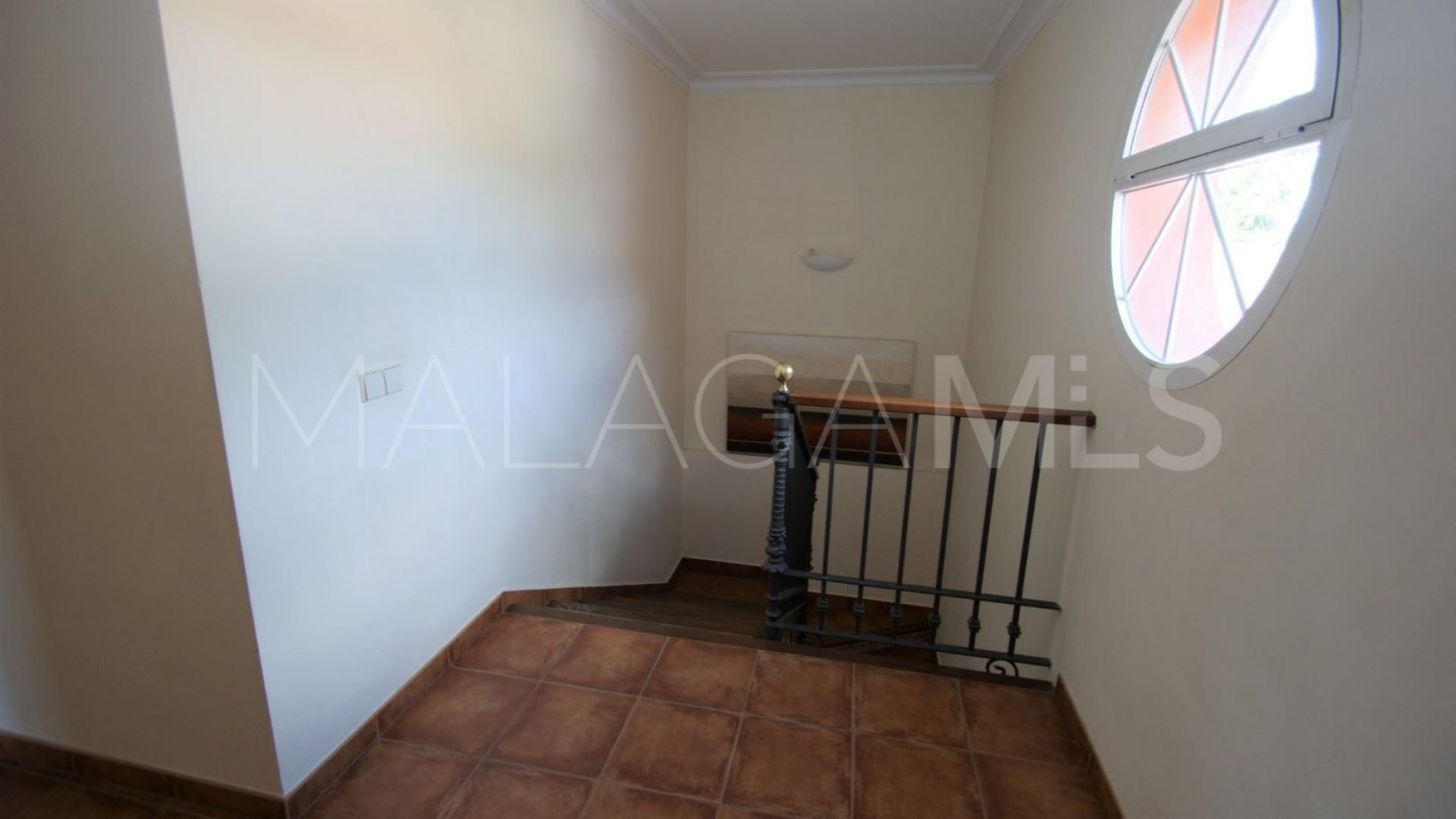 Villa for sale in Nueva Andalucia