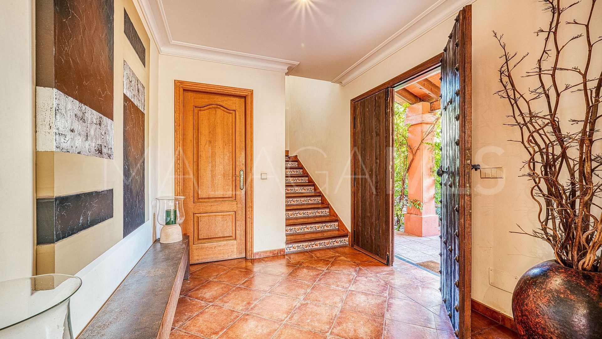 Villa for sale in Nueva Andalucia