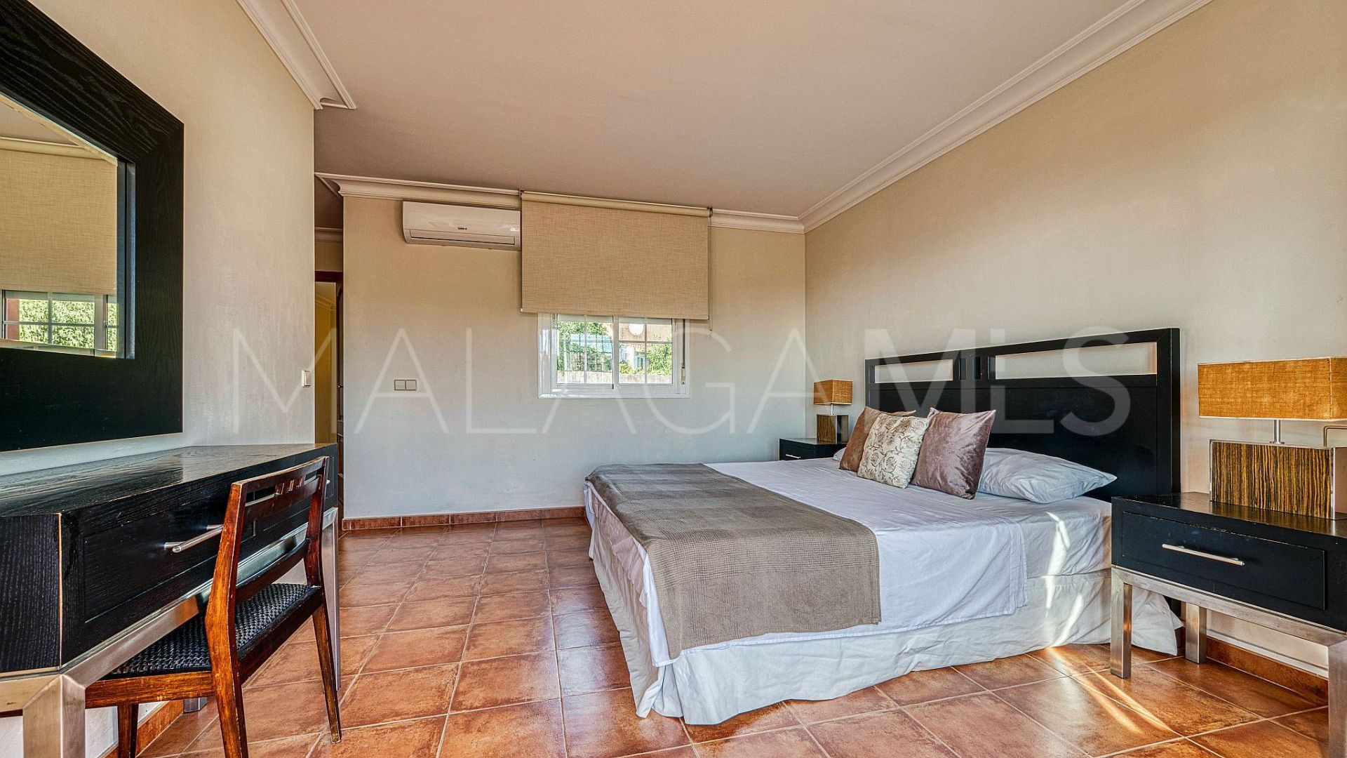 Villa for sale in Nueva Andalucia