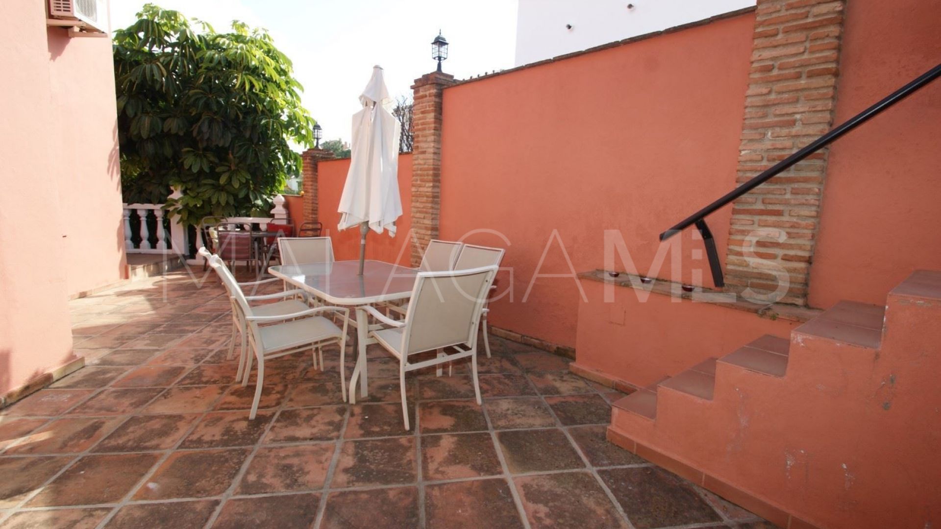 Villa for sale in Nueva Andalucia