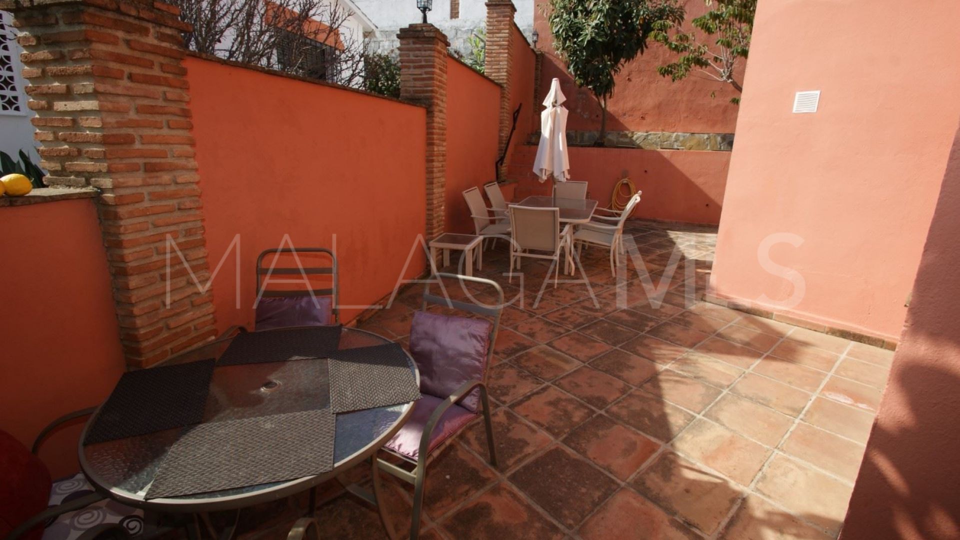 Villa for sale in Nueva Andalucia