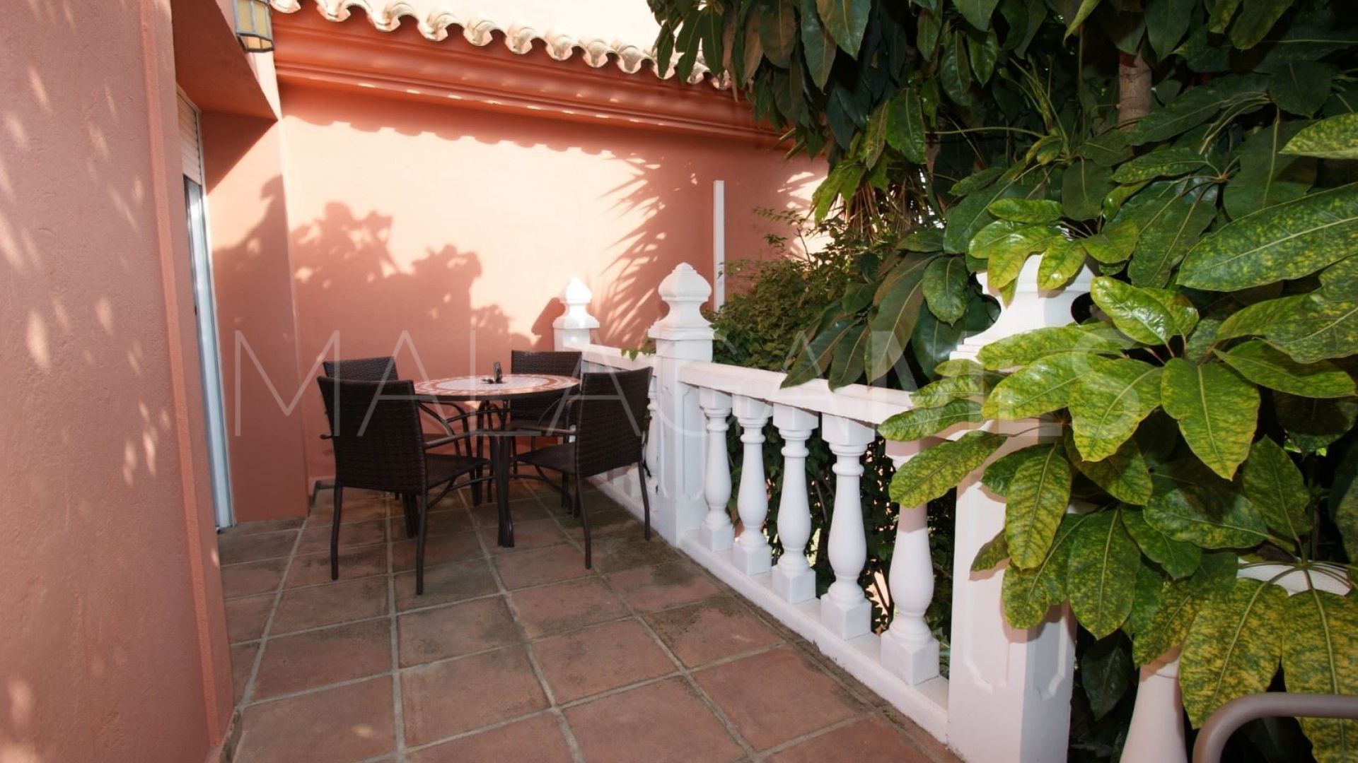 Villa for sale in Nueva Andalucia