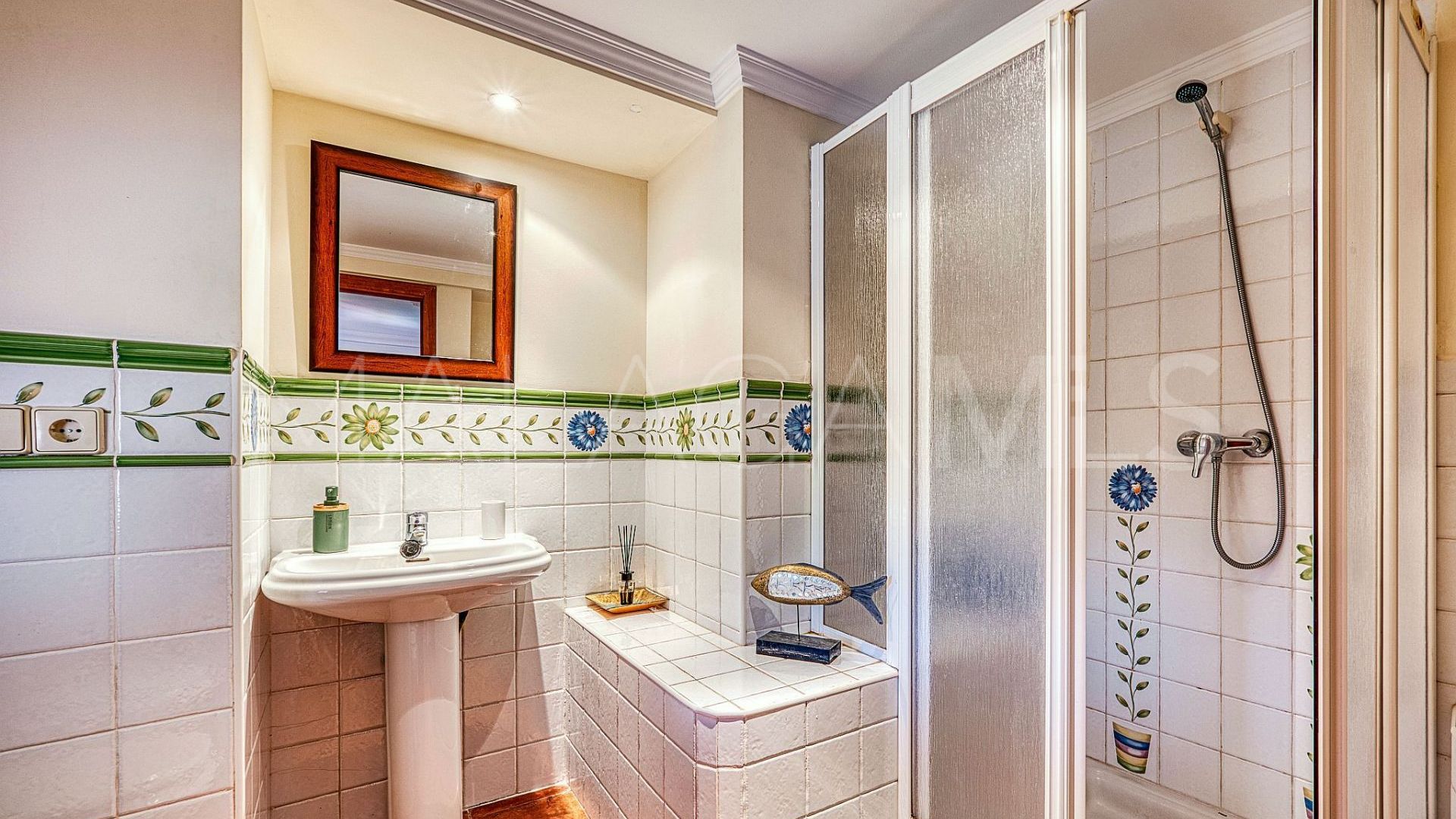 Villa for sale in Nueva Andalucia