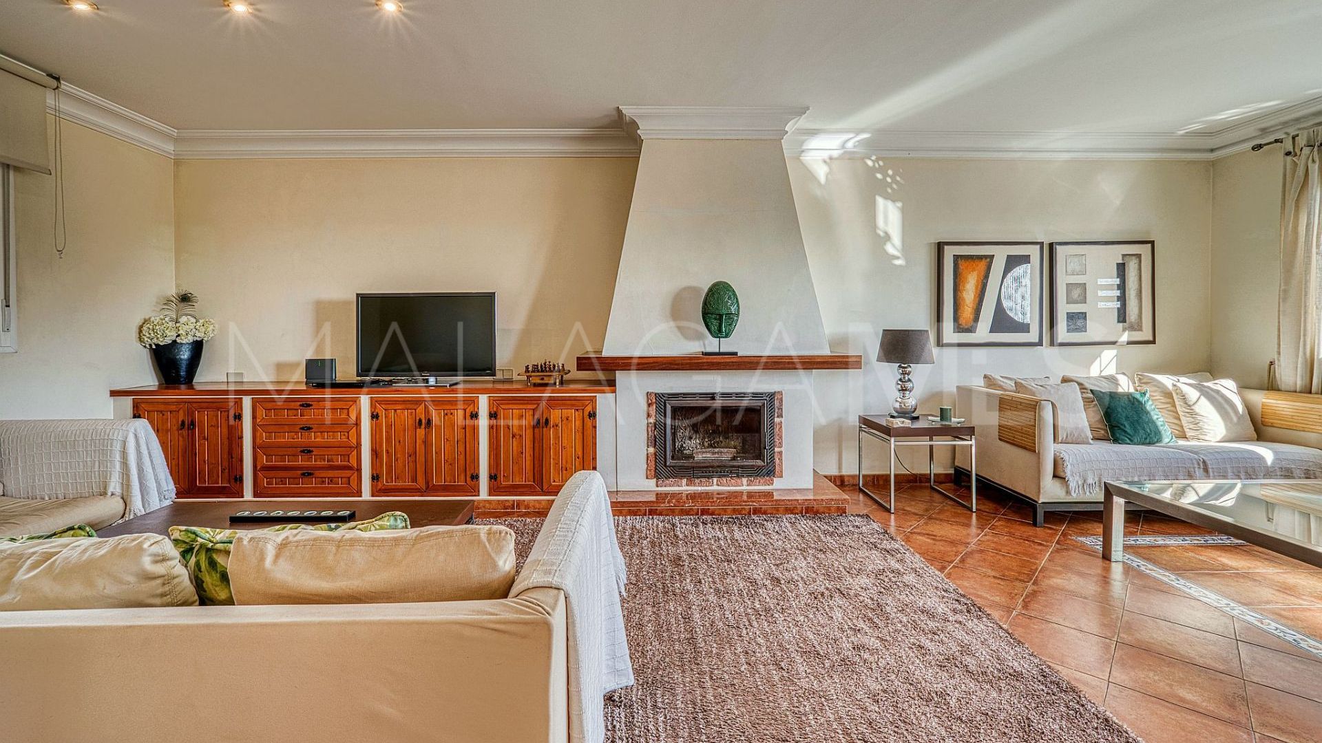 Villa for sale in Nueva Andalucia