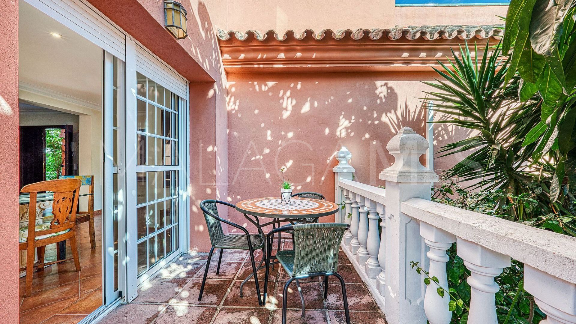 Villa for sale in Nueva Andalucia