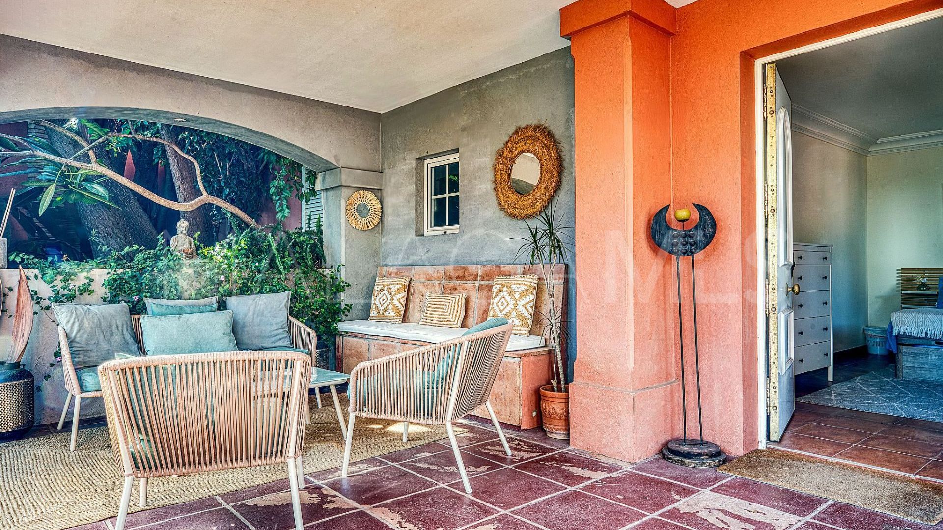 Villa for sale in Nueva Andalucia