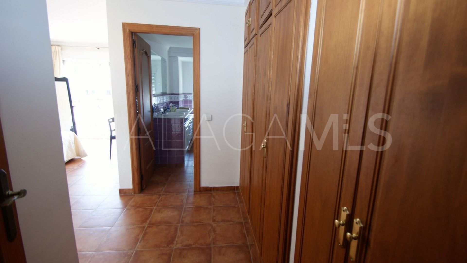 Villa for sale in Nueva Andalucia