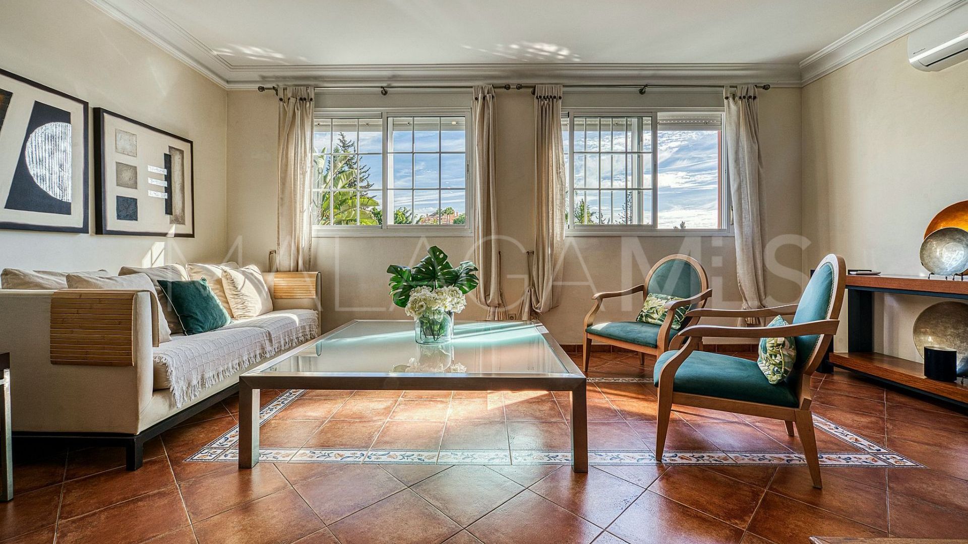 Villa for sale in Nueva Andalucia