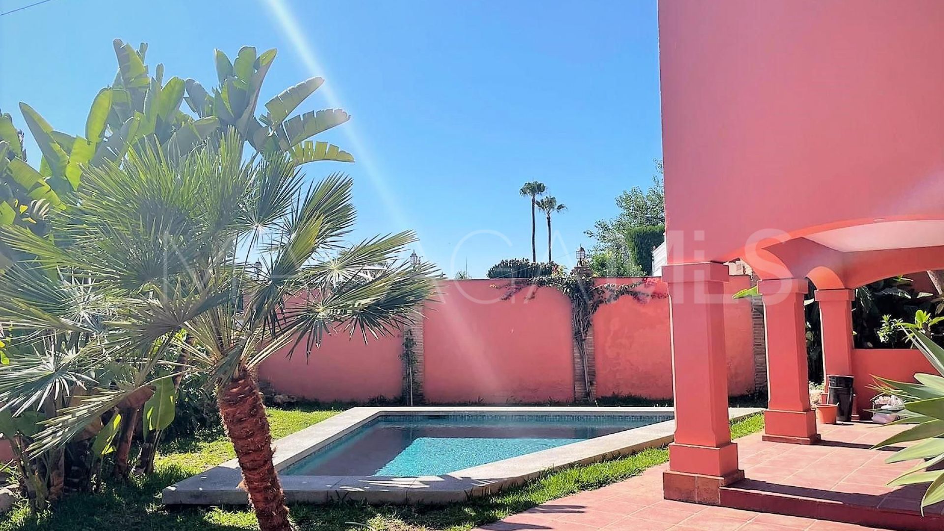 Villa for sale in Nueva Andalucia