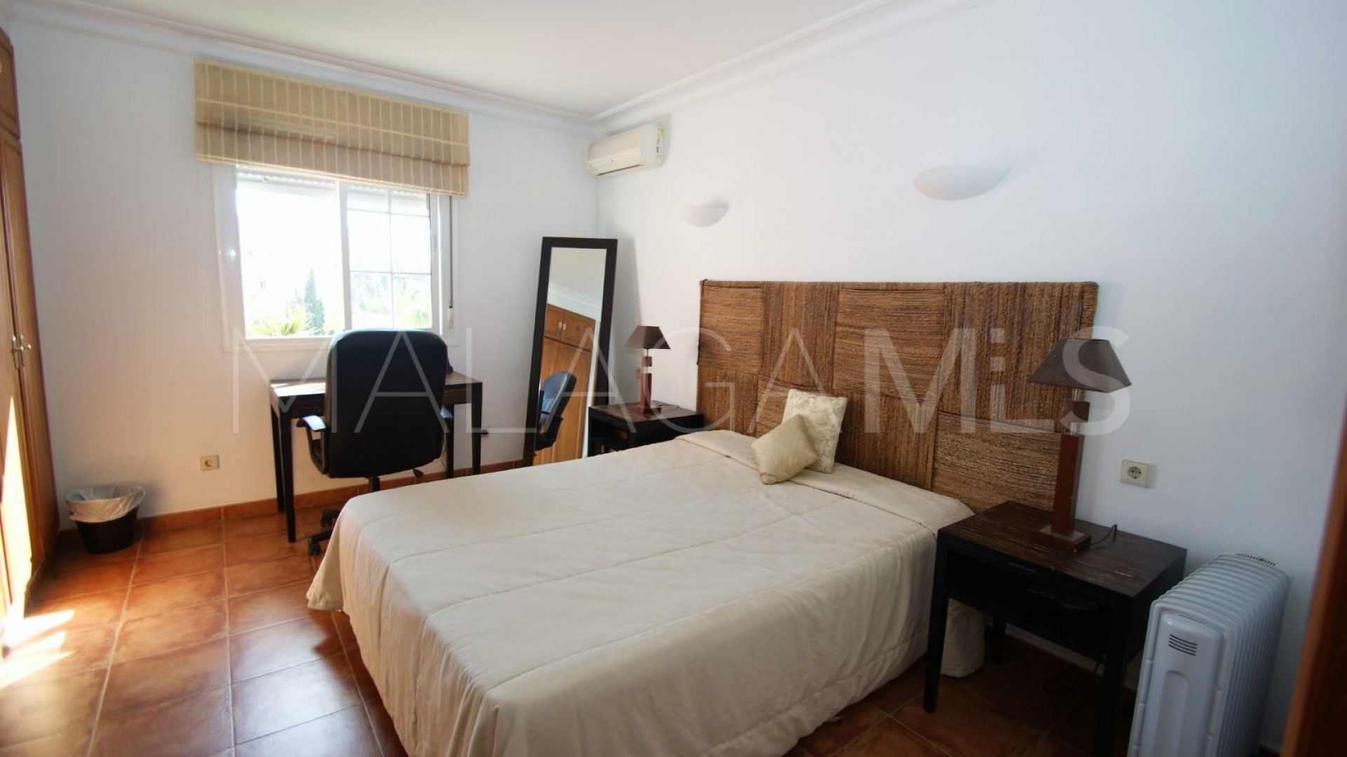 Villa for sale in Nueva Andalucia