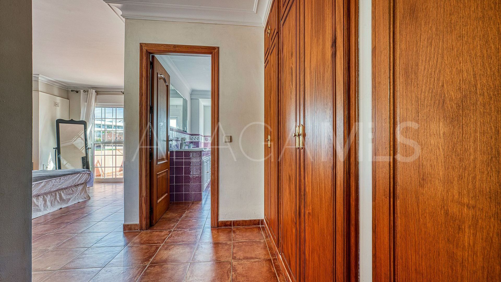 Villa for sale in Nueva Andalucia