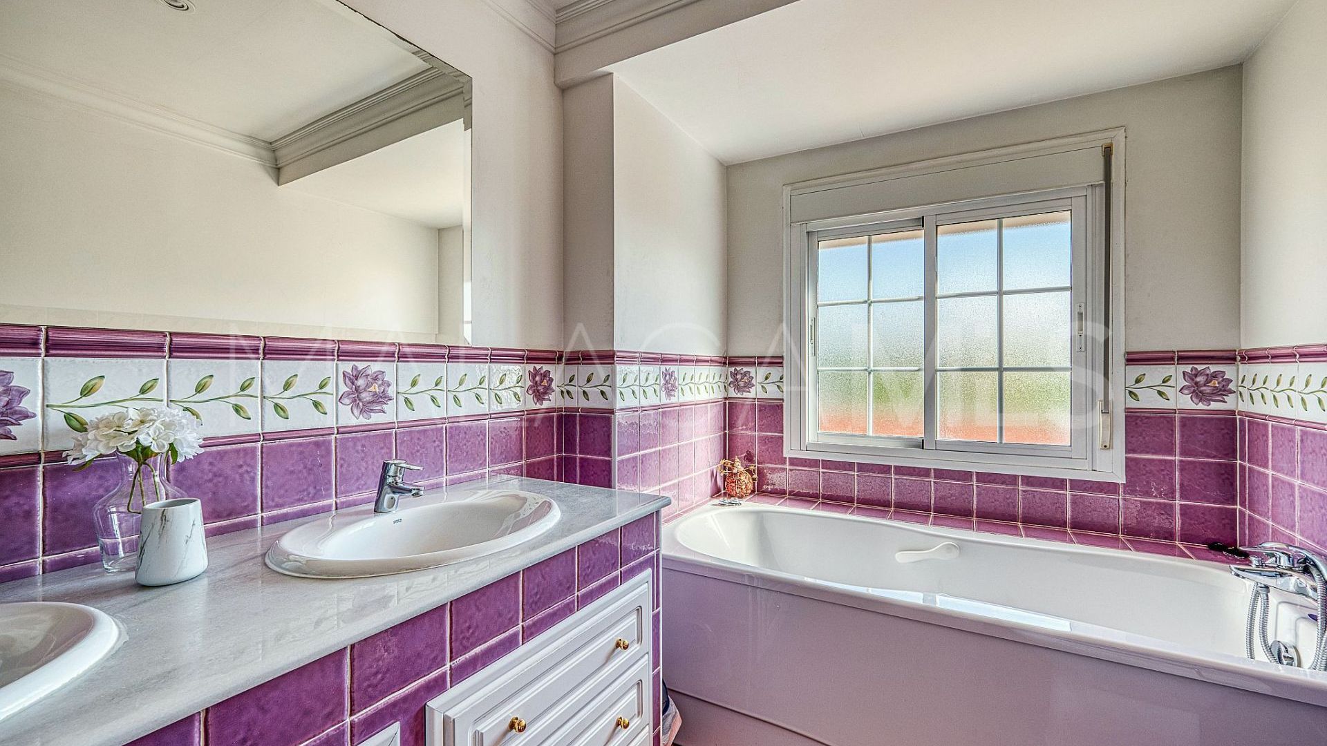 Villa for sale in Nueva Andalucia