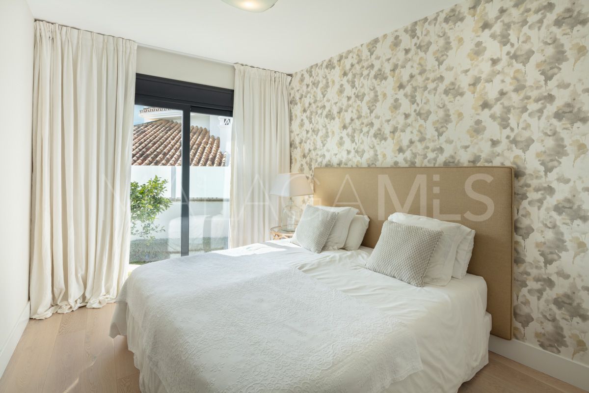 Villa for sale de 5 bedrooms in Nueva Andalucia
