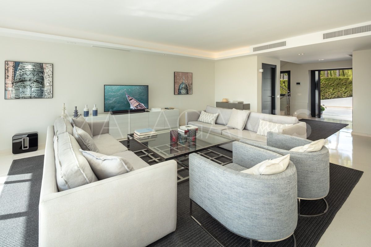Villa for sale de 5 bedrooms in Nueva Andalucia