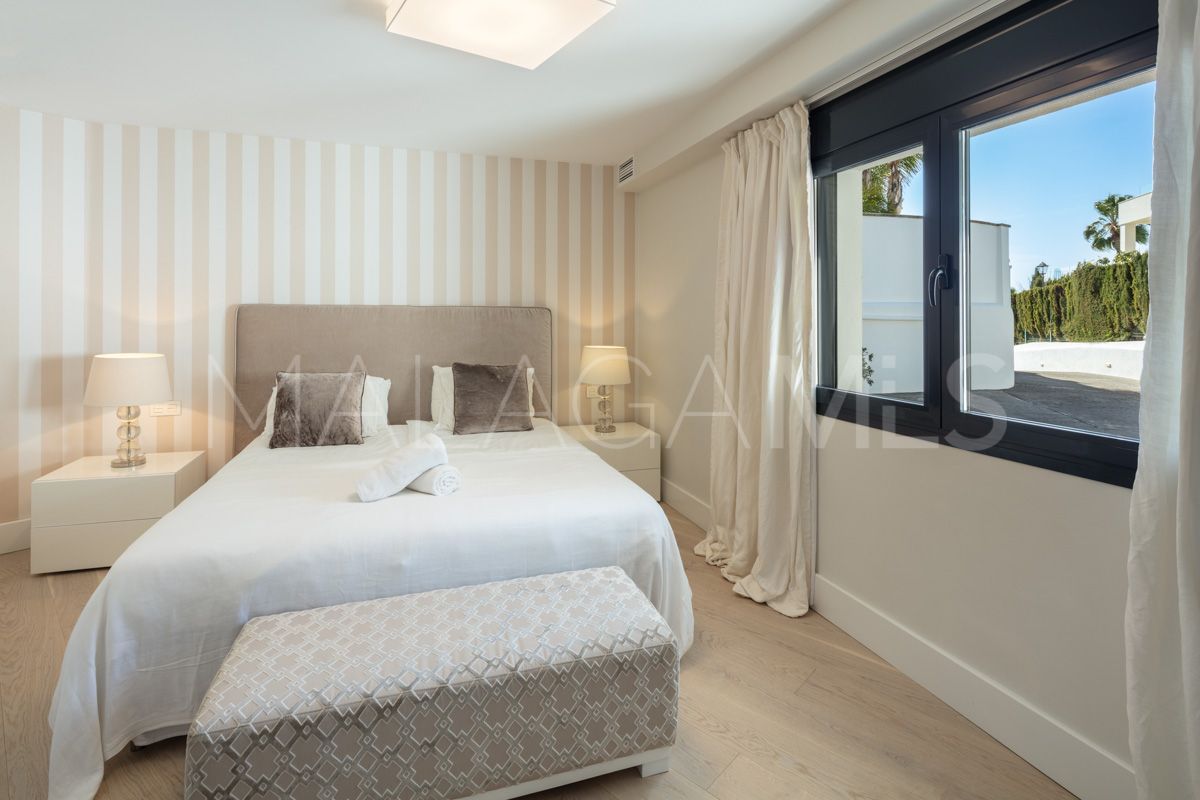 Villa for sale de 5 bedrooms in Nueva Andalucia