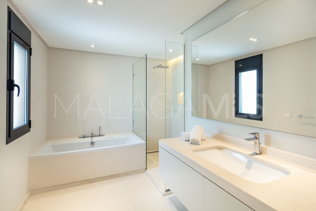Villa for sale de 5 bedrooms in Nueva Andalucia