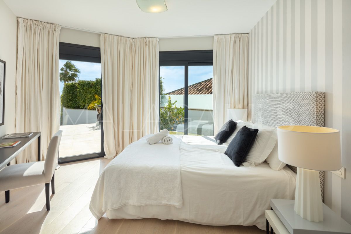 Villa for sale de 5 bedrooms in Nueva Andalucia