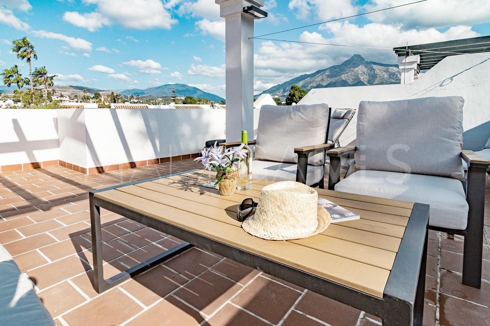 Zweistöckiges penthouse for sale in Aloha Gardens