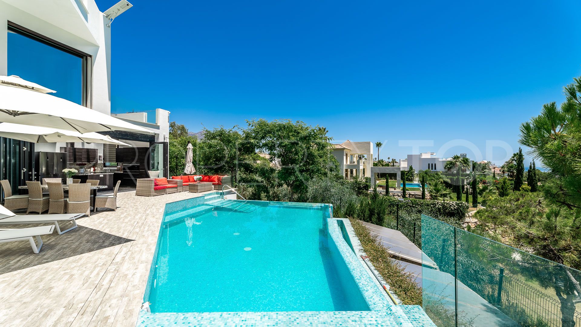 Buy La Quinta villa with 5 bedrooms