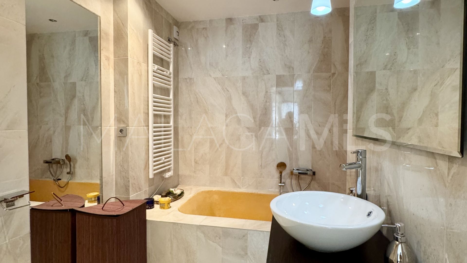 Villa for sale in Nueva Andalucia