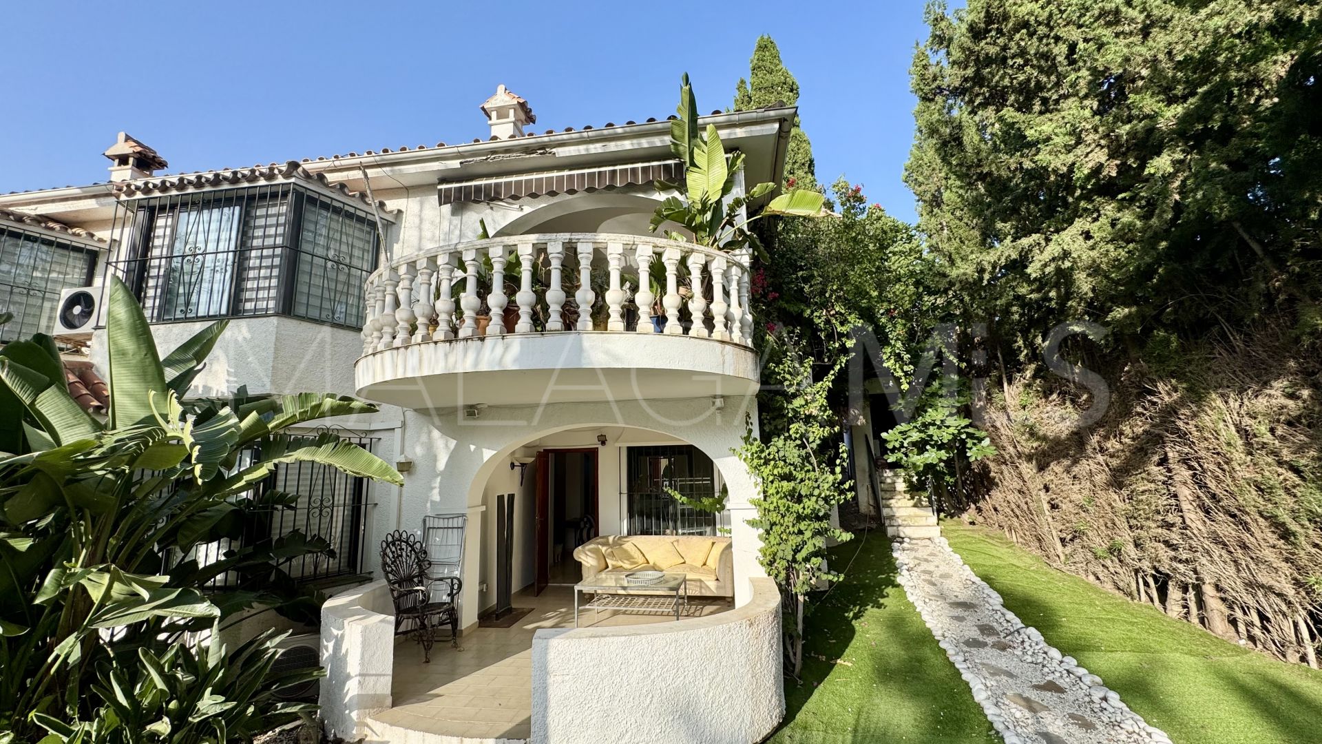 Villa for sale in Nueva Andalucia