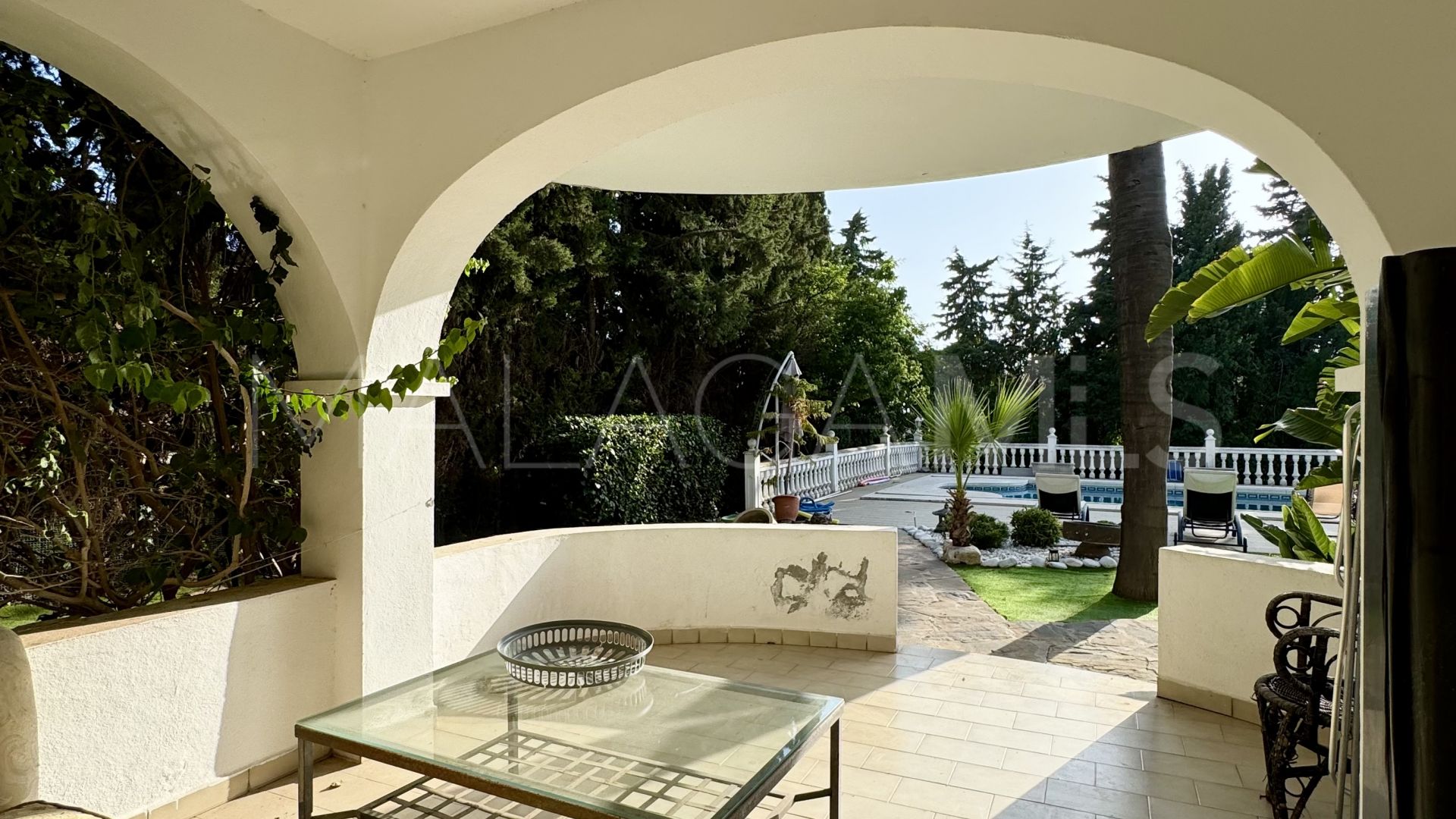 Villa for sale in Nueva Andalucia