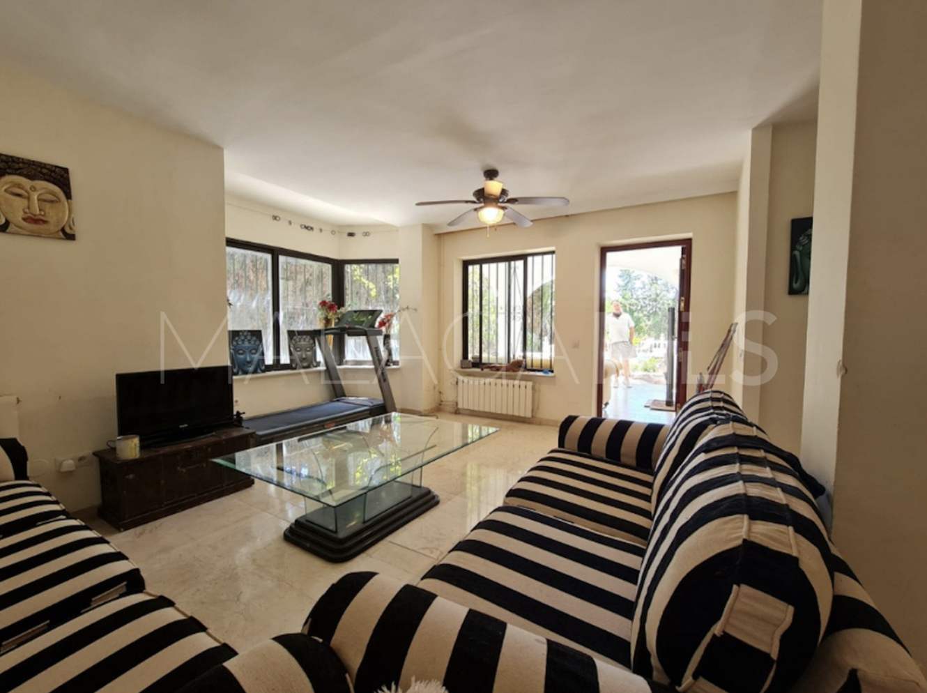Villa for sale in Nueva Andalucia
