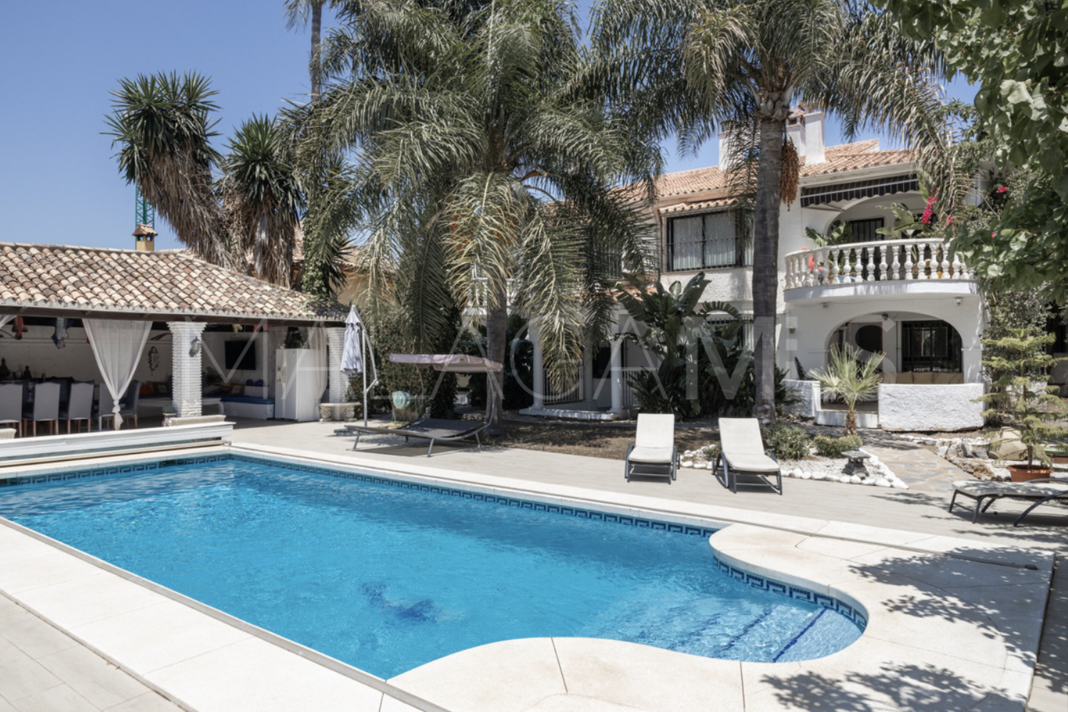 Villa for sale in Nueva Andalucia