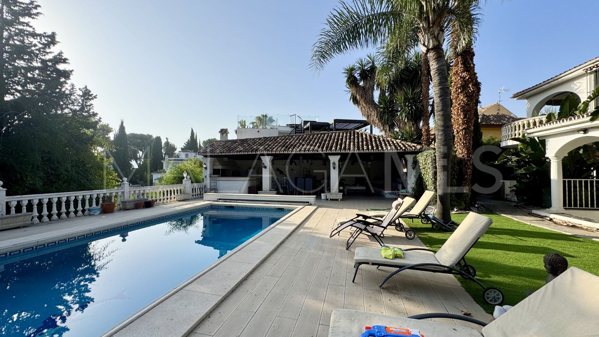 Villa for sale in Nueva Andalucia