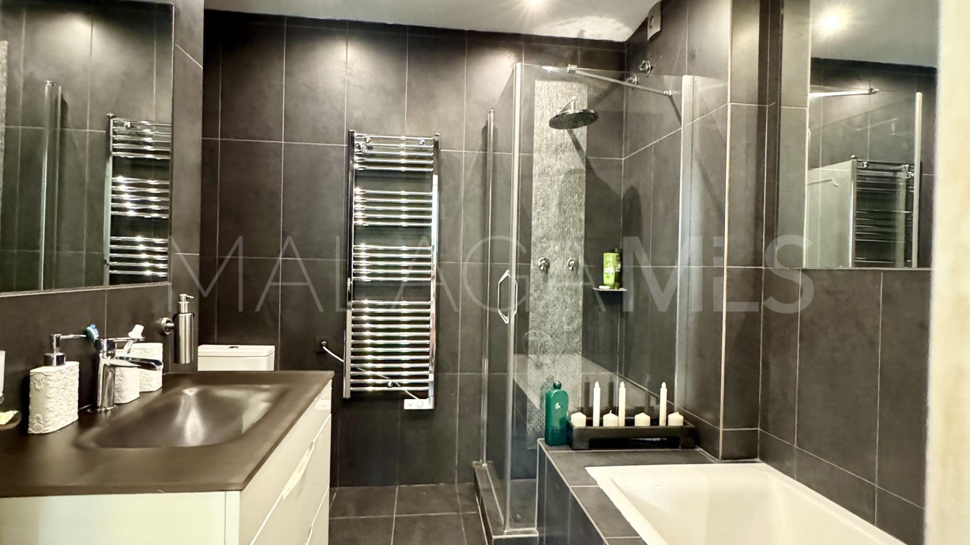 Villa for sale in Nueva Andalucia