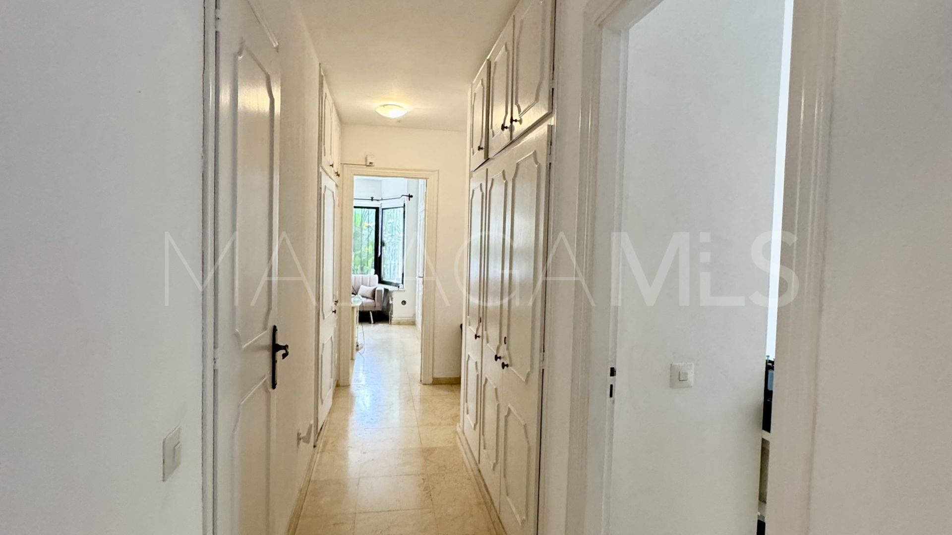 Villa for sale in Nueva Andalucia