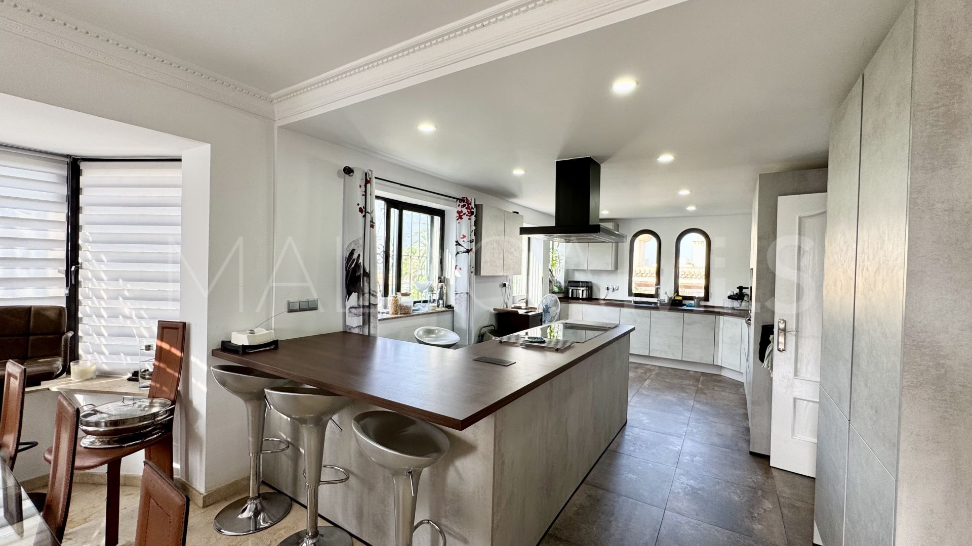 Villa for sale in Nueva Andalucia