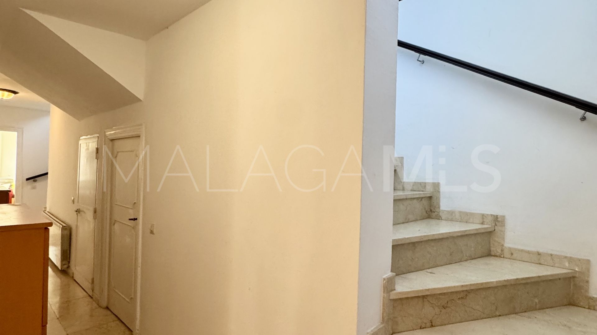 Villa for sale in Nueva Andalucia
