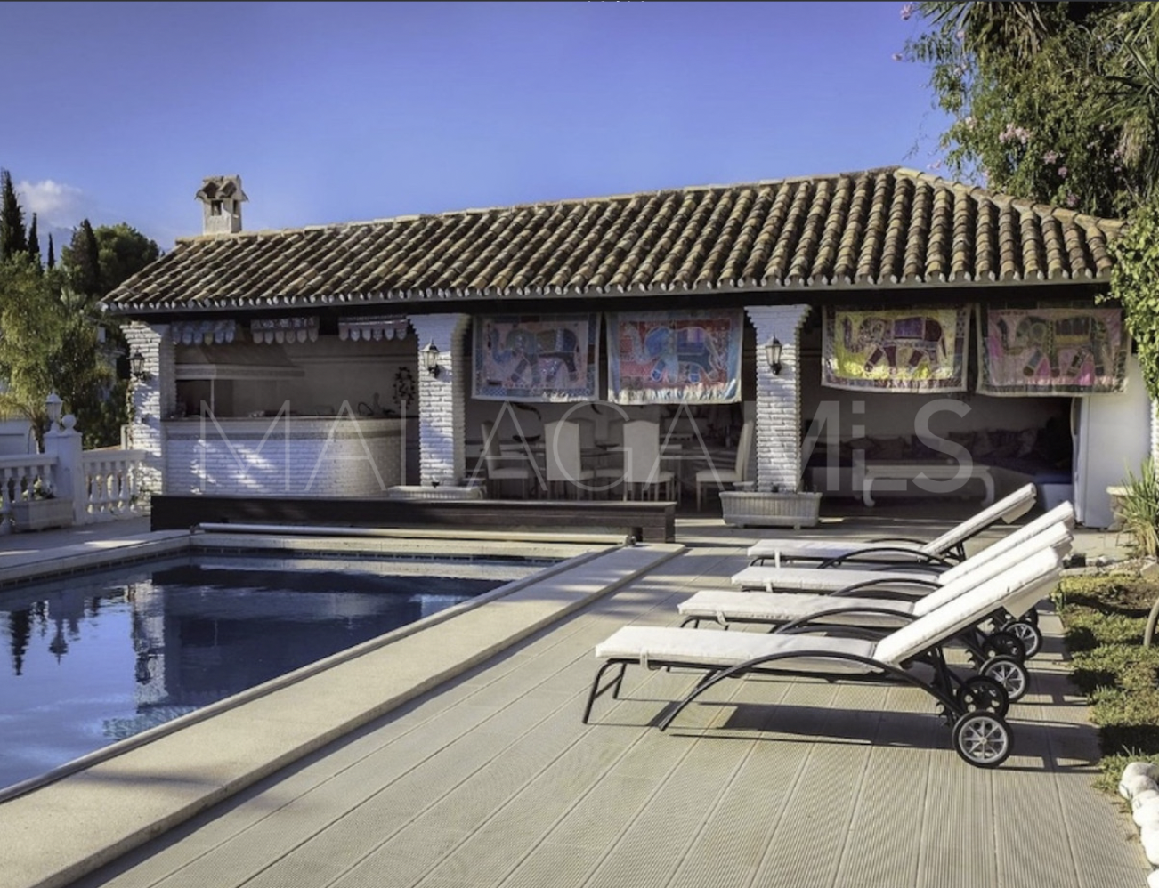 Villa for sale in Nueva Andalucia
