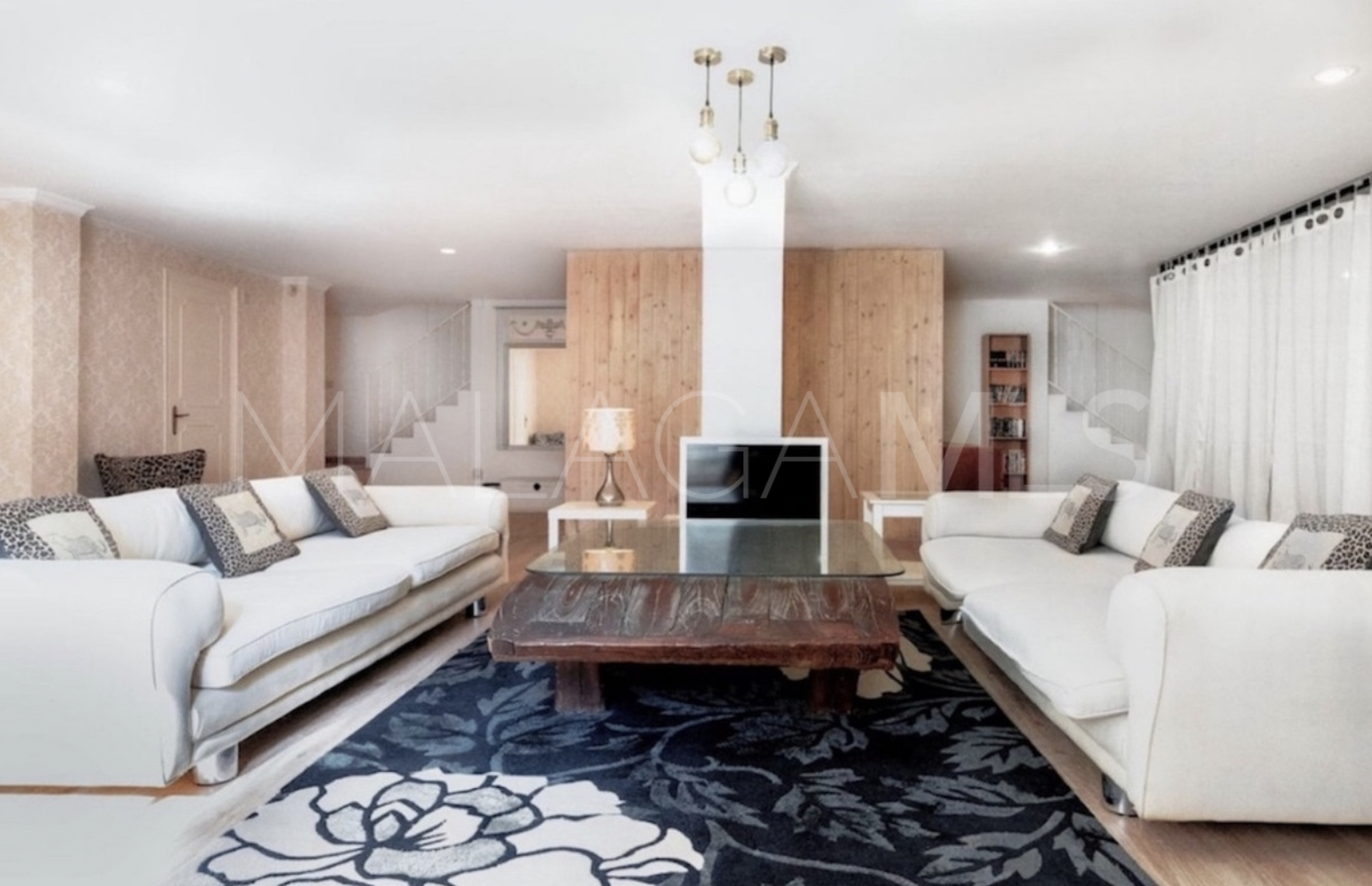 Villa for sale in Nueva Andalucia