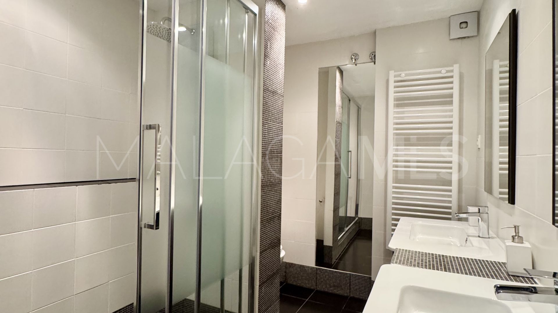 Villa for sale in Nueva Andalucia