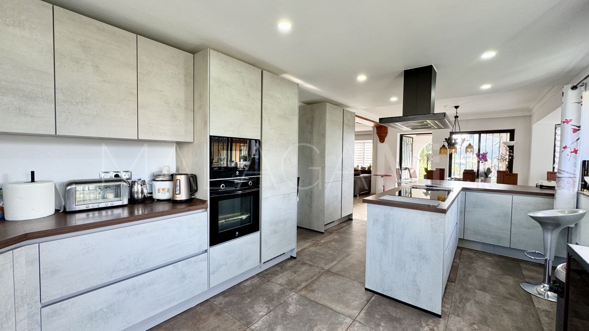 Villa for sale in Nueva Andalucia
