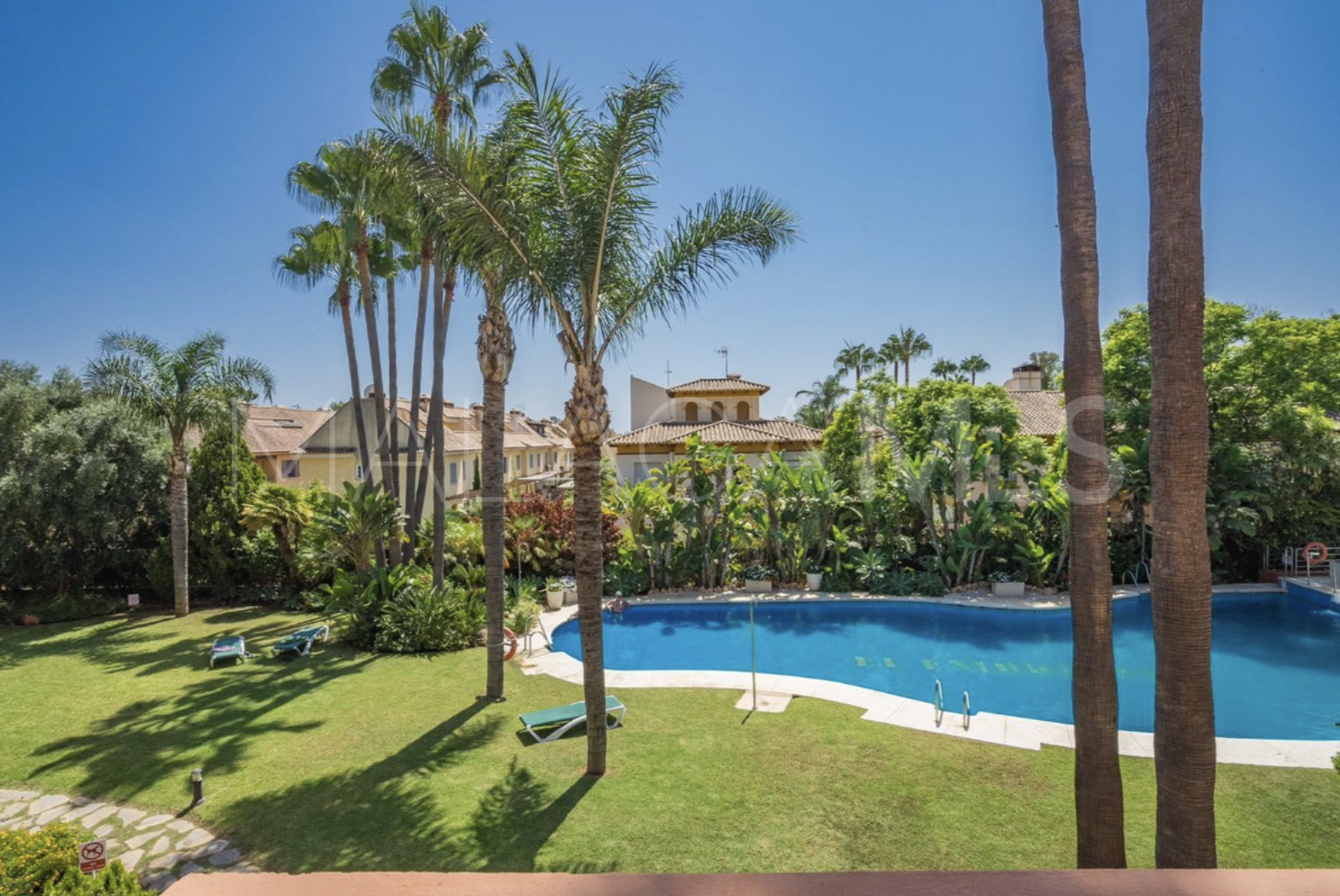 For sale apartment with 3 bedrooms in El Embrujo Marbella