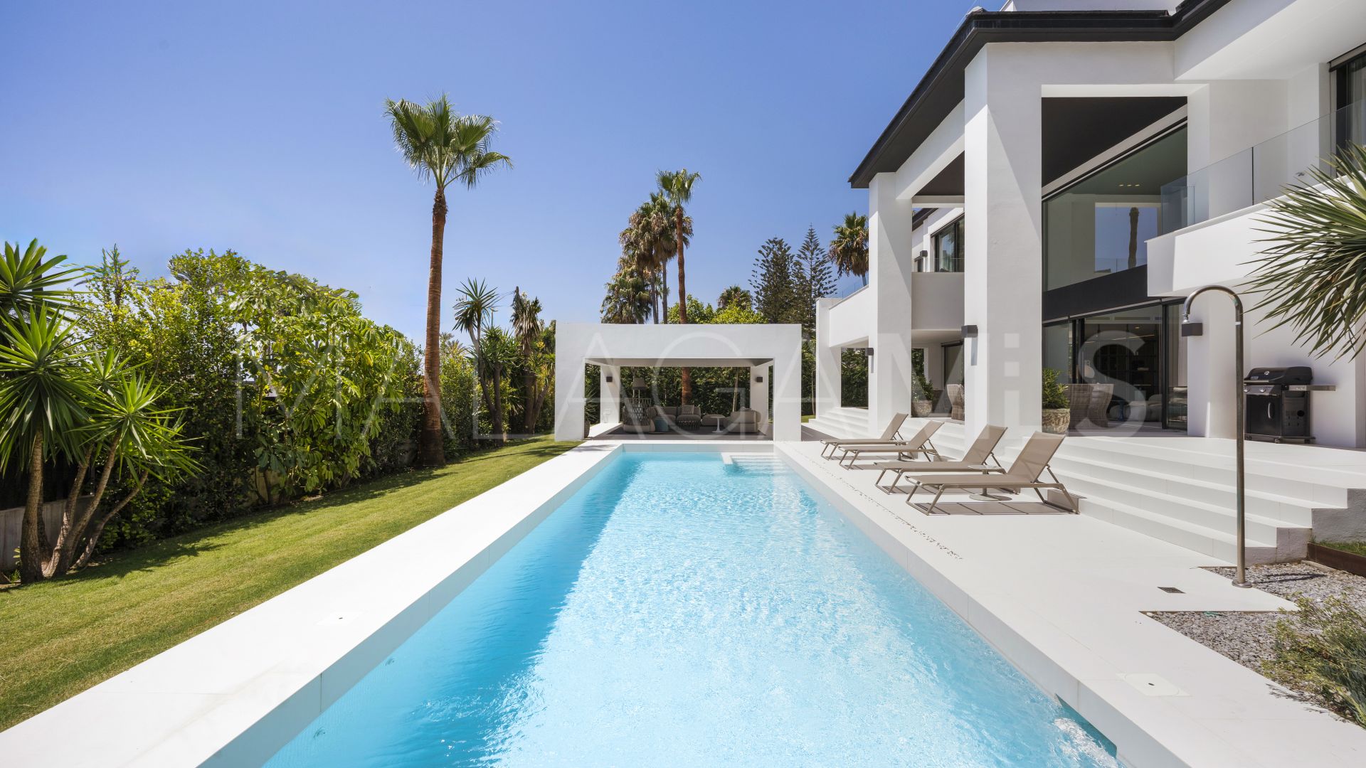 Villa a la venta with 6 bedrooms in Cortijo Blanco